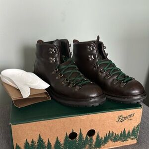 Danner Mountain Light II Boots 5" Brown #30800 USA (James Bond 007) Size 8.5 Men